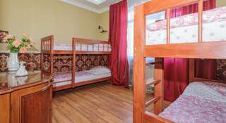 Гостиница Ва Бене Екатеринбург Кровать в общем четырехместном номере для мужчин и женщин-2